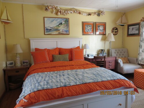 East Boothbay Waterfront One room Condo.Waterview from in side this room