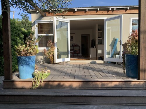 Modern Cottage - Perfect Location 4 Blocks to the Beach