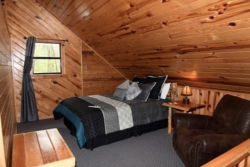 Tomichi Link-N-Log Cabin Near Broken Bow Lake Damn