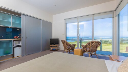Wytonia 2 - Ocean Views From Your Bed