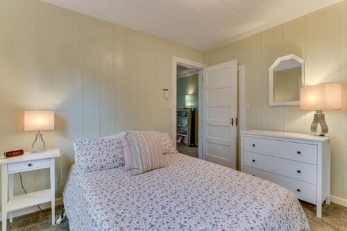 Bay view home, blocks from restaurants, shopping, and waterfront!