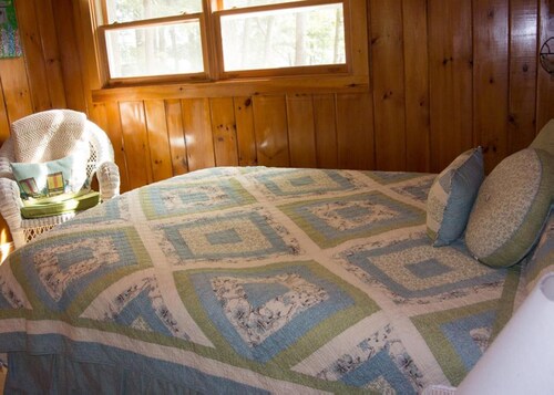 Peaceful waterfront Cottage on Lake Winnipesaukee with private beach