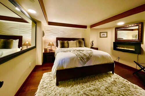 VIEWS ❤️ Tuscan Villa 1,000 Sq Ft, Huge Deck 1 Acre