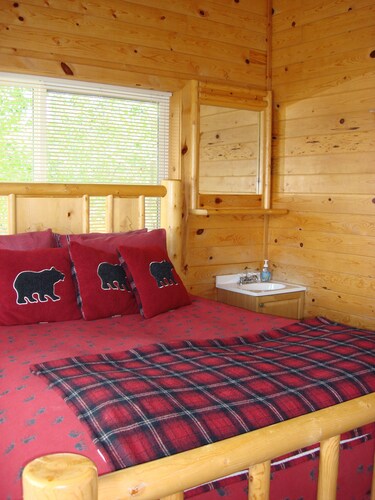Aspen Grove Cabin #2 (Near Moab, UT)