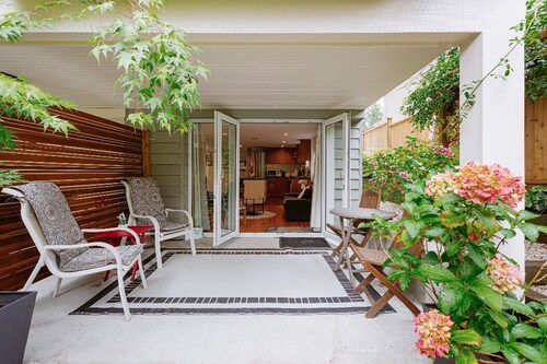Private, bright, self contained suite, fully equipped with all comforts of home