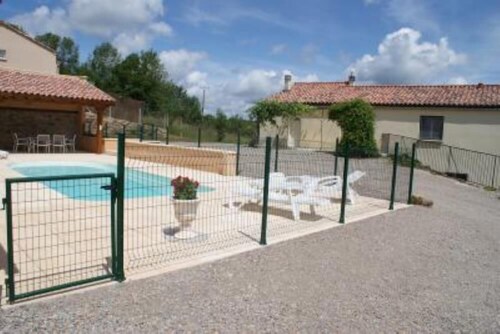 gite à la campagne avec piscine privée, cuisine d'été couverte à thégra