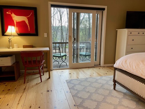 LOCATION! ONE CLOVEWOOD in HIGH FALLS (2 miles to center & 2 miles to preserve)