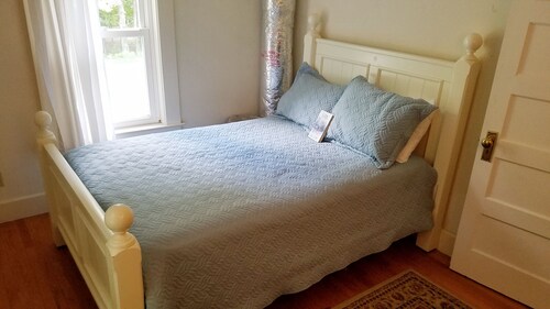 The Cliffview Farmhouse in the Heart of Horse Country!