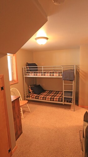 Ski/in-Ski/out Mountain Family Home Sleeps 10