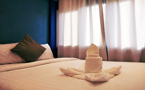 Sleep With Me Bangkok - BTS Phra Khanong
