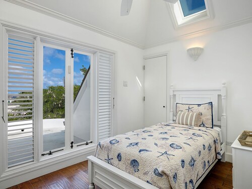 7 Bed Beachfront Villa with Private Beach Access