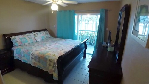 Beautiful Beachfront Condo in Cayman Kai / Rum Point