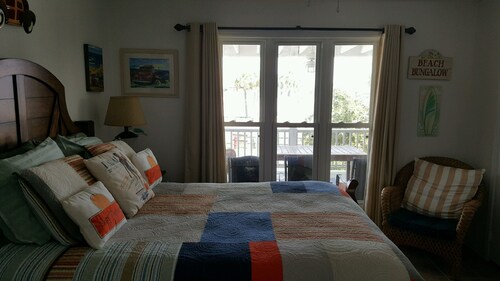 Beautifully decorated townhome just steps from the beach & Lighthouse