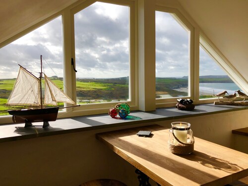 Breathtaking One Bed Cosy Escape - barn conversion on the coastal path,
