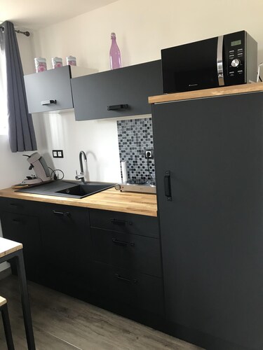 !Studio en Rez de jardin a 50 mètres de la mer,avec un extérieur!"Les Mouettes"