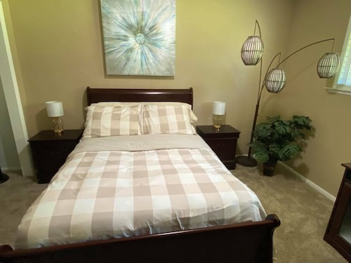 Cozy, 3 bedroom home- ideal for couples or families