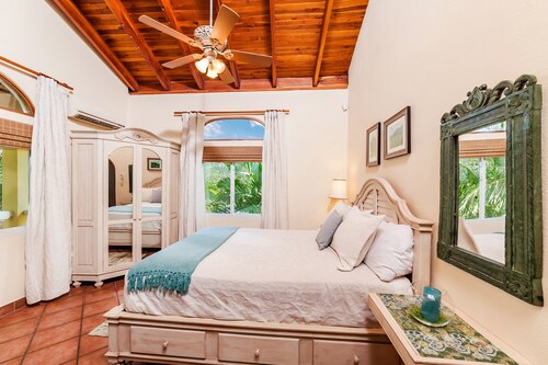 CASA LUNA DE MIEL Oceanfront on Private Beach w/Awesome Pool!