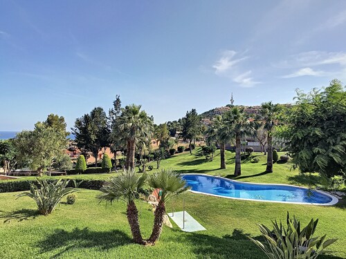 Comfortable family home with pool and near beach - quiet co