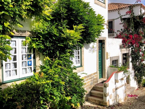 Amorous house inside the walls of the castle of Óbidos