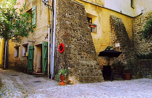 L'ancienne écurie en Provence (Verte) Entrecasteaux, Var. Coast 50ms, Airport 60ms