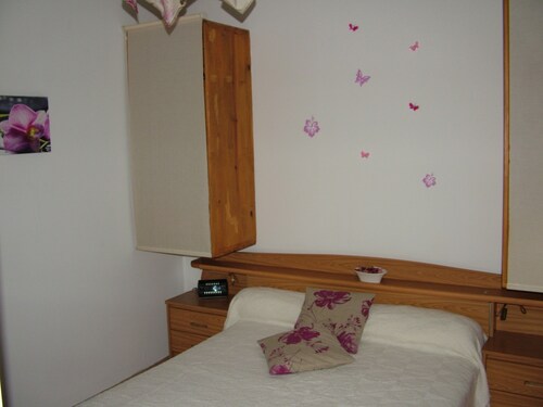 Old plum oven, single storey, independent, 1 bedroom, enclosed garden