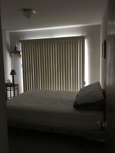 Lakefront Viceroy Cottage on Lake Simcoe, 1 hr N, Moore's Beach, Duclos Point