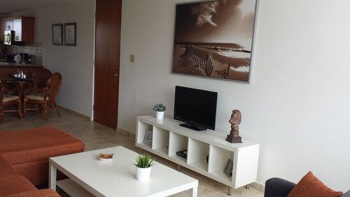 NUEVAS TARIFAS ESPECIALES Condominio Atico de 2 niveles completamente amueblado en Paseo del Far
