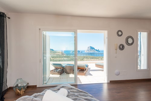 Villa with jacuzzi, bbq, private pool, sea view LOWER PRICE BUILDING NEXT DOOR