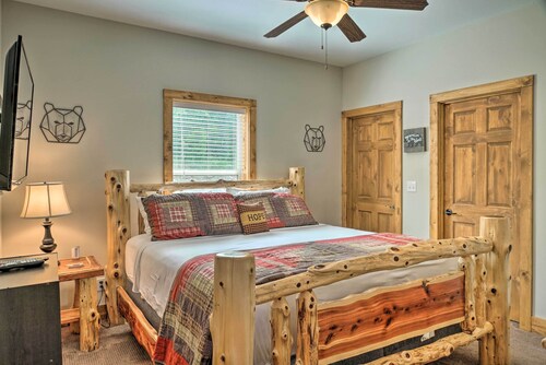 'Spirit Wolf' Resort Cabin - Ideal Ozark Location!