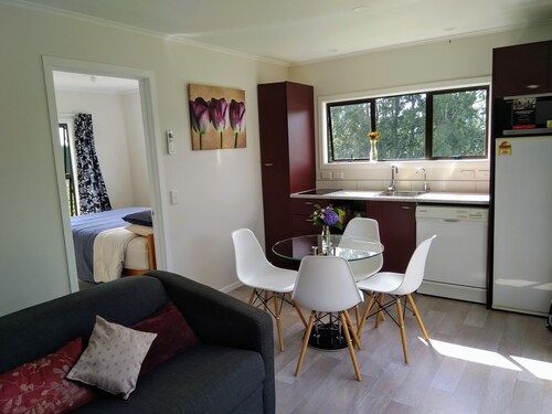 Berry View Cottage NEW - Waitomo Hobbiton Hamilton Gardens