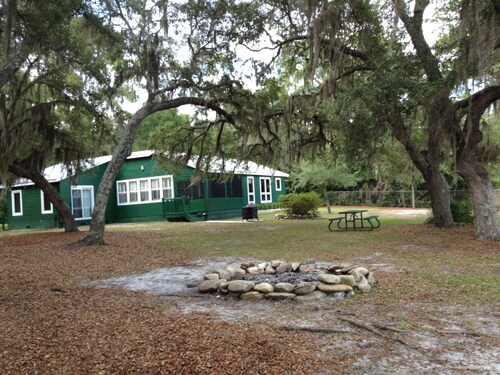 Lakefront Country Haven near Ocala & Forest -With Canoe, Lifejackets and Grill!