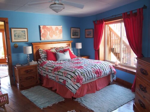 Serenity Cove Room #2 Bed and Breakfast in Beautiful Rolling Hills