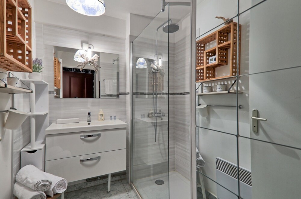 Apartment - Bathroom