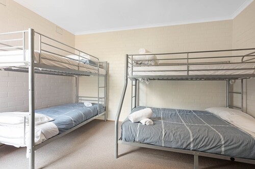 Whalevue - When the views matter (2 bedroom apartment) 1+ nights