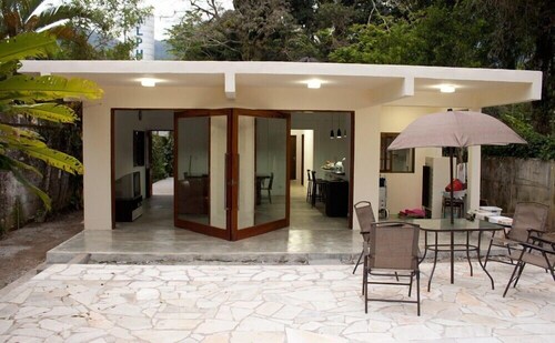 Cozy beachfront beach house with pool, terrace, barbecue