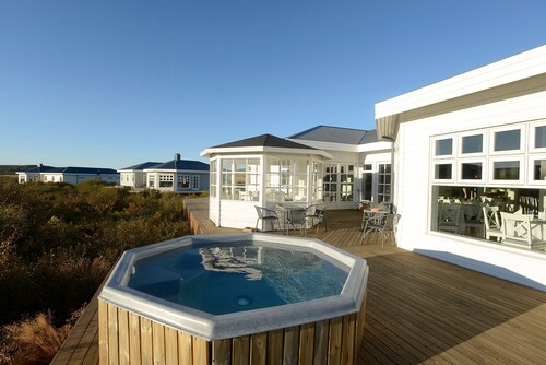 Golden Circle - Villa apartment w/private hot tub