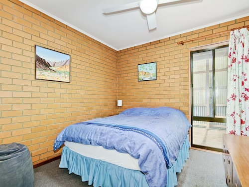 Seaborne Escape - Port Willunga - Cosy and Affordable Accommodation in a Great Location