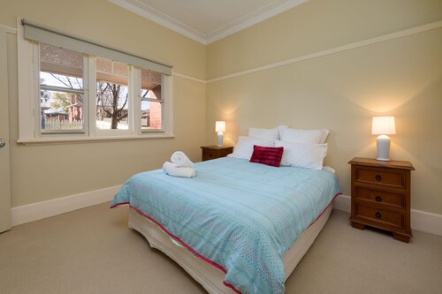Ampleforth East- spacious and stunning, parking and wifi! - Spacious four bedroom home