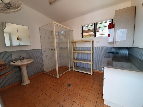 Kibara Beach House-great getaway, spa on front deck overlooking the water