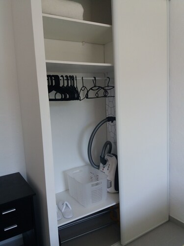 Residential district of Cimiez, beautiful sunny studio, sea view and calm.