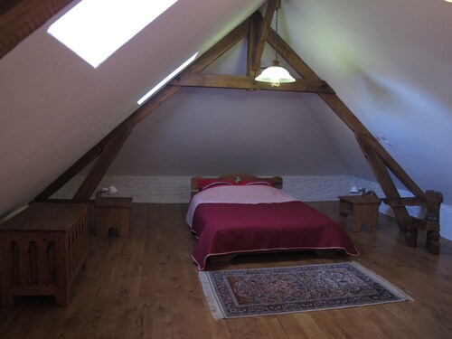 Gîte Dordogne / Limousin. Peut accueillir jusqu'à 4 personnes. Situé dans une belle campagne.