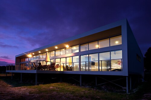 Sunset Bay Escape- A spectacular place to unwind with a loved one or friends