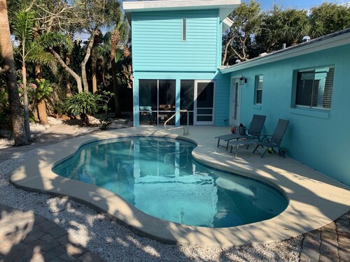 FALL SPECIAL! 5 STAR BEACH HOUSE W/ POOL, BLOCK TO OCEAN NEAR VERO: $250/NIGHT