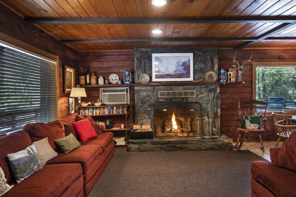 Family Cabin, 2 Bedrooms (2 Bedrooms) - Living Room