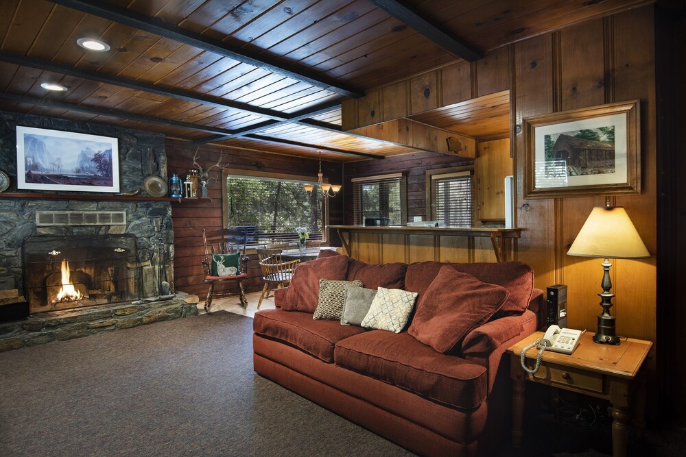 Family Cabin, 2 Bedrooms (2 Bedrooms) - Living Room