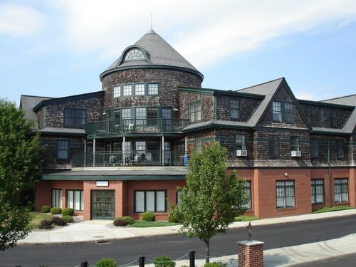 Downtown Newport,RI July4th Wyndham Longwharf Resort Across From Waterfront!