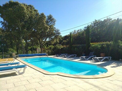Saint Siffret-Uzes: Splendide maison avec piscine et 25 ares de jardin