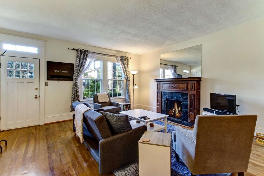 House, 3 Bedrooms - Living Area