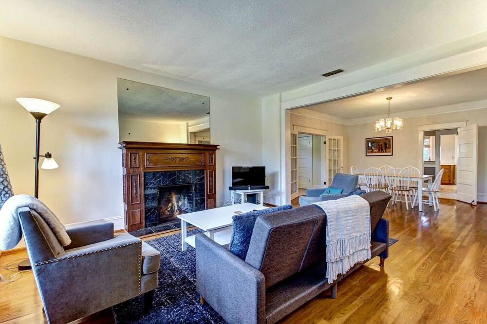 House, 3 Bedrooms - Living Area
