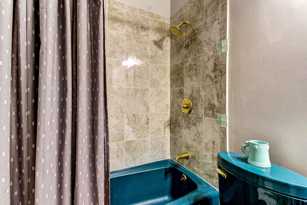 House, 3 Bedrooms - Bathroom